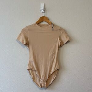 **NWT** SKIMS Sand Fits Everybody T-Shirt Bodysuit size Medium